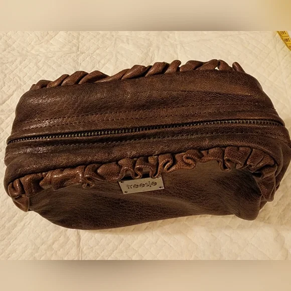Treesje Brown leather with ruffle makeup bag pouch - Picture 4 of 9